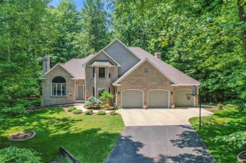 2325 Skyline Pines Dr, Green Bay, WI 54313-7692