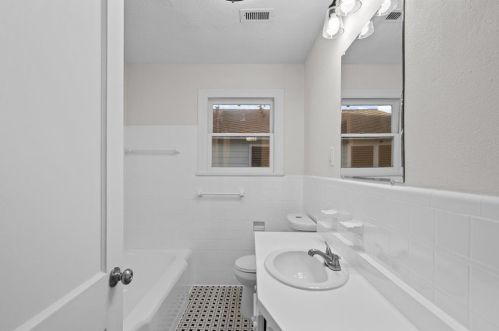 1805 54 St, Galveston TX 77551-5122 exterior