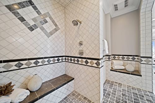920 Kings Rd, Newport Beach CA  92663-5718 exterior