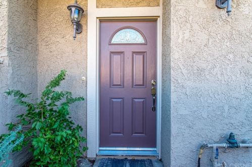 17906 River Cir, Santa Clarita, CA 91387-5857