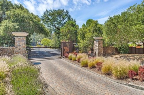 811 Wild Oak Dr, Santa Rosa, CA 95409-6120