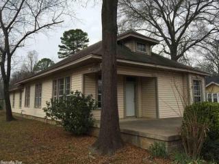 303 Center St, Conway AR  72034-6432 exterior