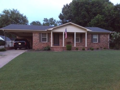 1814 Sam Houston Dr, Dyersburg, TN 38024-2530