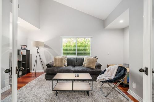 38 Meadowlark Ln, Calabasas CA  91377-1017 exterior