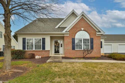 4913 Steeplechase Dr, Macungie, PA 18062-8308