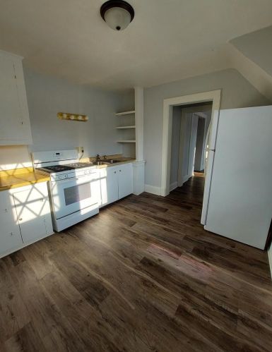 434 Jackson St, Green Bay, WI 54301-3958