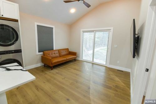 6 Stag Hill Rd, Mahwah NJ  07430-1034 exterior