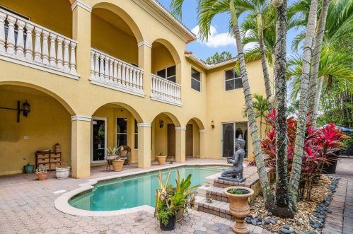 9093 Nugent Trl, West Palm Beach, FL 33411-6325