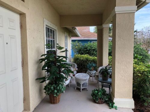 2142 Floresta Dr, Fort Pierce, FL 34984-4752