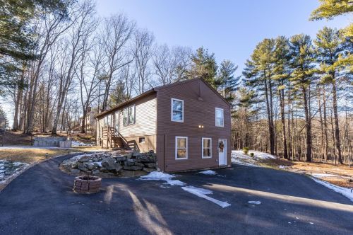 2 Sunnyside Dr, Lee, NH 03824-3114