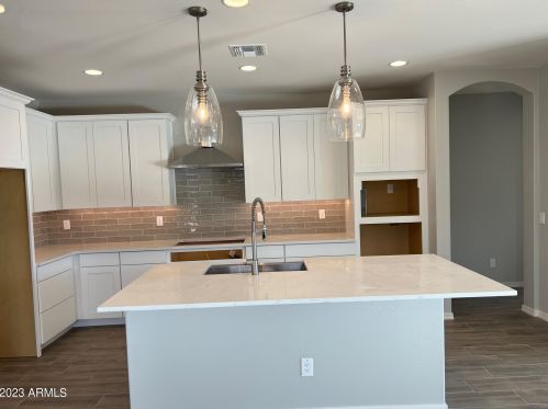 16115 Charlotte Dr, Sun City, AZ 85387-6670