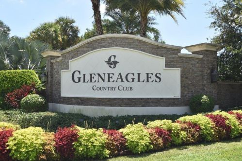 7599 Glendevon Ln, Delray Beach FL  33446-2804 exterior