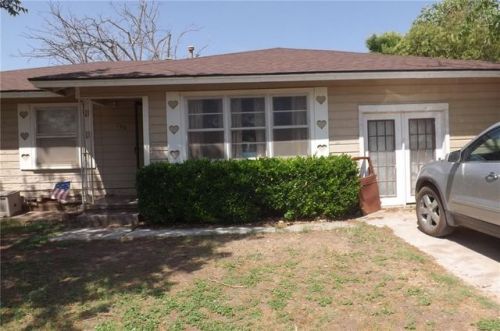 136 Avenue F, Hamlin, TX 79520-3818