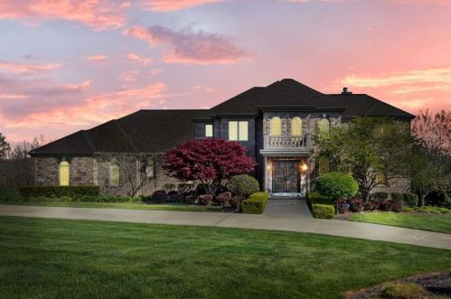 105 Charleston Sq, Sewickley, PA 15143-8864