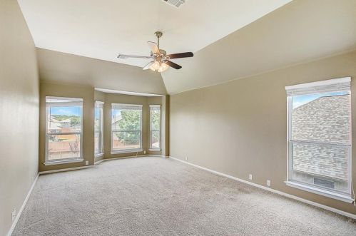 125 Sweet Gum, Uhland TX  78640-5961 exterior