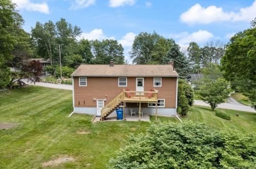 4 Blais Rd, Uncasville, CT 06382-1102
