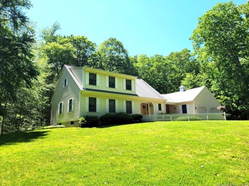 47 Braman Rd, Waterford, CT 06385-3502