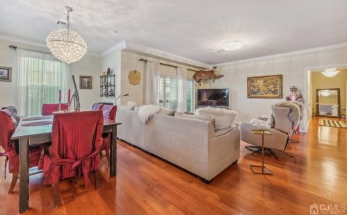 111 Regency Pl, Woodbridge NJ  07095-1030 exterior