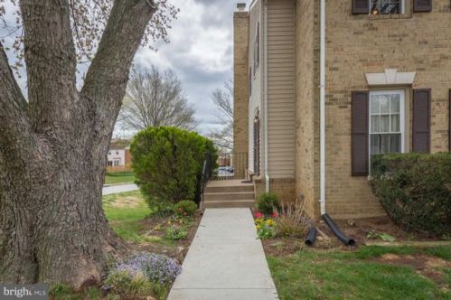 9901 Whitewater Dr, Springfield, VA 22015-1838