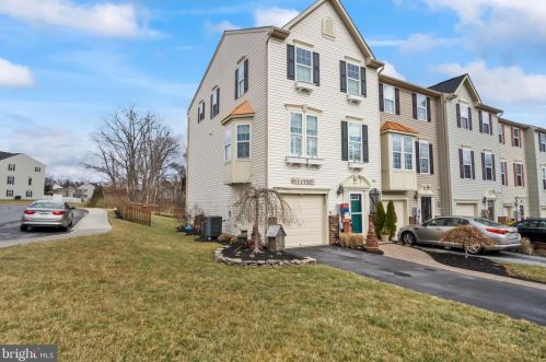 95 Gauley River Path, Falling Waters, WV 25419-4391