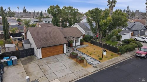 403 Temple Dr, Vacaville CA  95687-5146 exterior