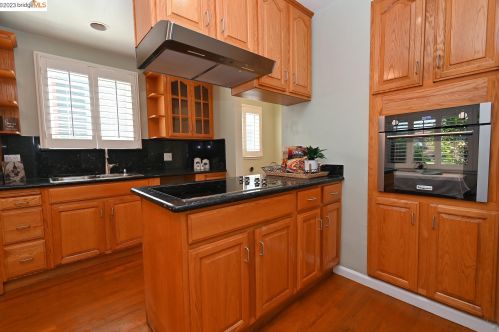 1315 Dutton Ave, San Leandro, CA 94577-3057