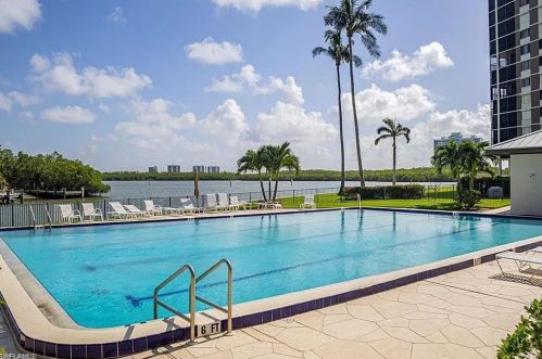 15 Bluebill Ave, Naples FL  34108-1792 exterior
