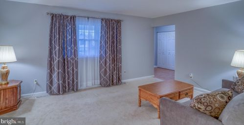 42 Saratoga Dr, New Castle DE  19720-4232 exterior