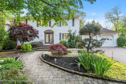 1 Overton Dr, East Brunswick, NJ 08816-4841