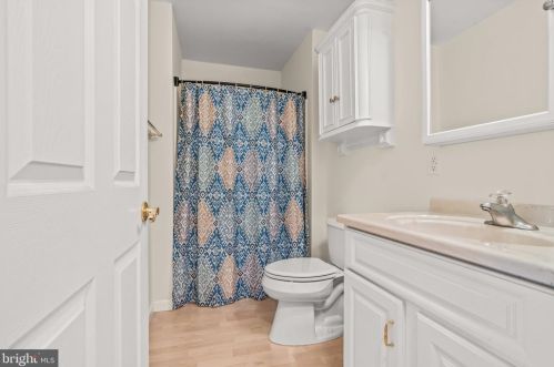 701 Parry Blvd, Riverton NJ  08077-3938 exterior