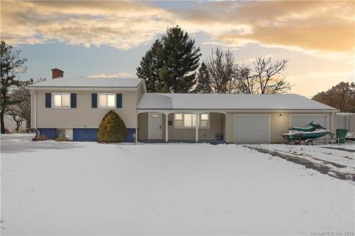 9 Longview Dr, Bloomfield, CT 06002-1827