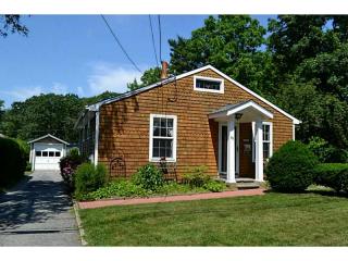 83 Walnut Rd, Barrington, RI 02806-2121