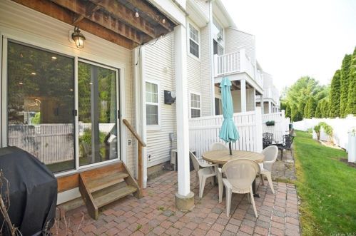 13 Lake Marie Ln, Bedford Hills NY  10507-1231 exterior