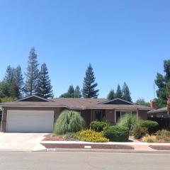 6673 Farris Ave, Fresno, CA 93711-1405