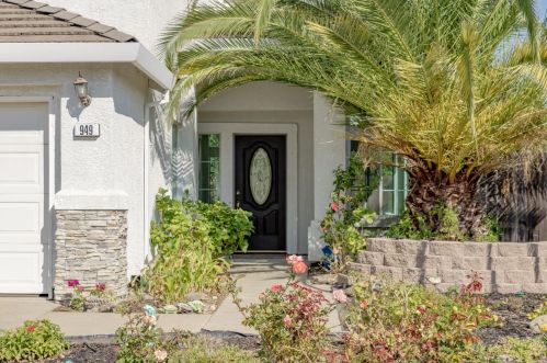 949 Nichols Cir, Folsom, CA 95630-9552