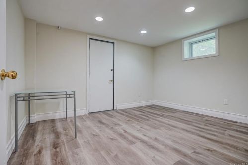 15 Ridgeway, White Plains NY  10605-3706 exterior