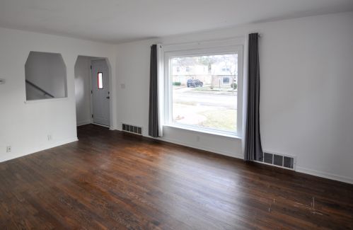1728 Eden Pl, Milwaukee WI  53235-3645 exterior