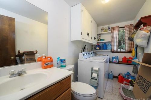 7 White Oak Dr, Southington CT  06489-3835 exterior