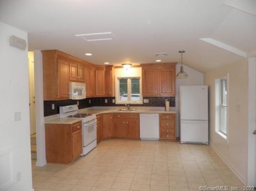 160 Branford Rd, North Branford CT  06471-1366 exterior