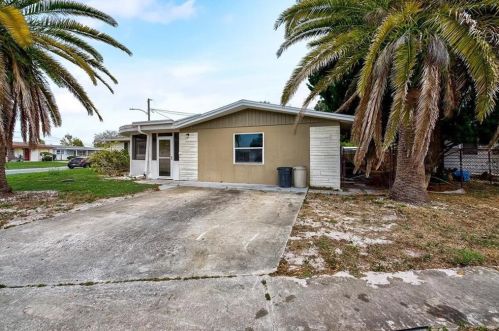 5245 Tammy Ln, Tarpon Springs, FL 34690-4144
