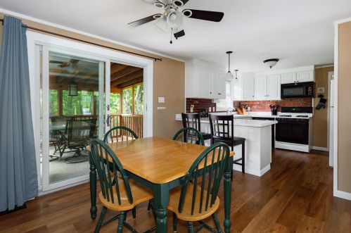 545 Quaker Ln, Hyde Park NY  12538-3011 exterior
