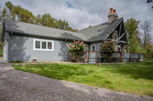 1934 Dover Dr, Friendship, WI 53934-9157