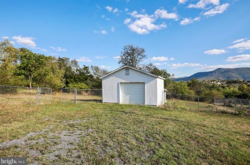 33456 Old Valley Pike, Strasburg VA  22657-3702 exterior