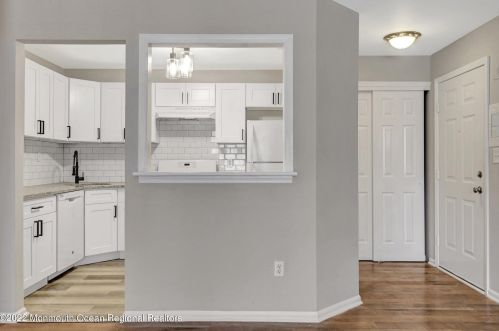 1001 Meadow Ct, Helmetta, NJ 08828-1136