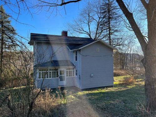 140 Oakland Ave, New Castle, PA 16101-5942
