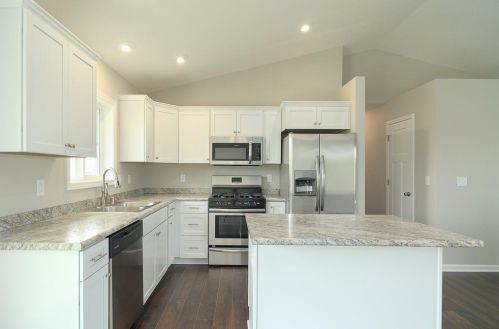 585 Alaska Loop, Spectacle Lake, MN 55008-9325