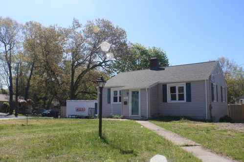 23 Sand Hill Dr, North Kingstown, RI 02852-2228