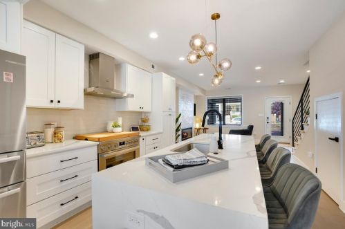 1733 Independence Ave, Washington DC  20003-1637 exterior