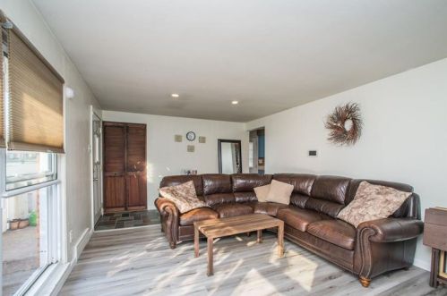 422 Livingston Rd, Pittsburgh, PA 15122-2525