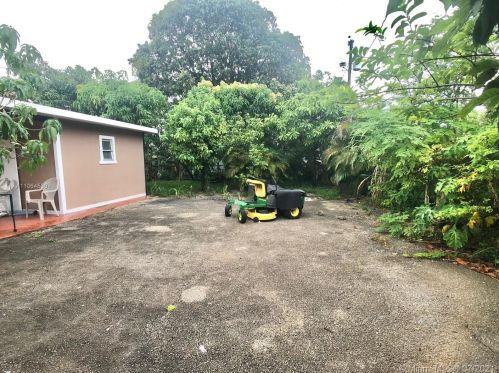 951 18th St, Hialeah FL  33010-2322 exterior